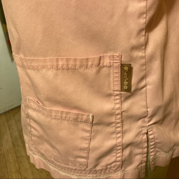 Koi pink bee/floral scrub top - Picture 7 of 8